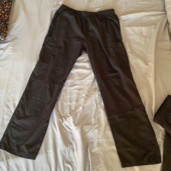 Grey's Anatomy Scrubs Set - Comes with Matching Pants - Picture 4 of 6